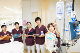 研修の様子　ＩＣＵ：人口呼吸器装着、動脈採血の介助、気管吸引の介助　など